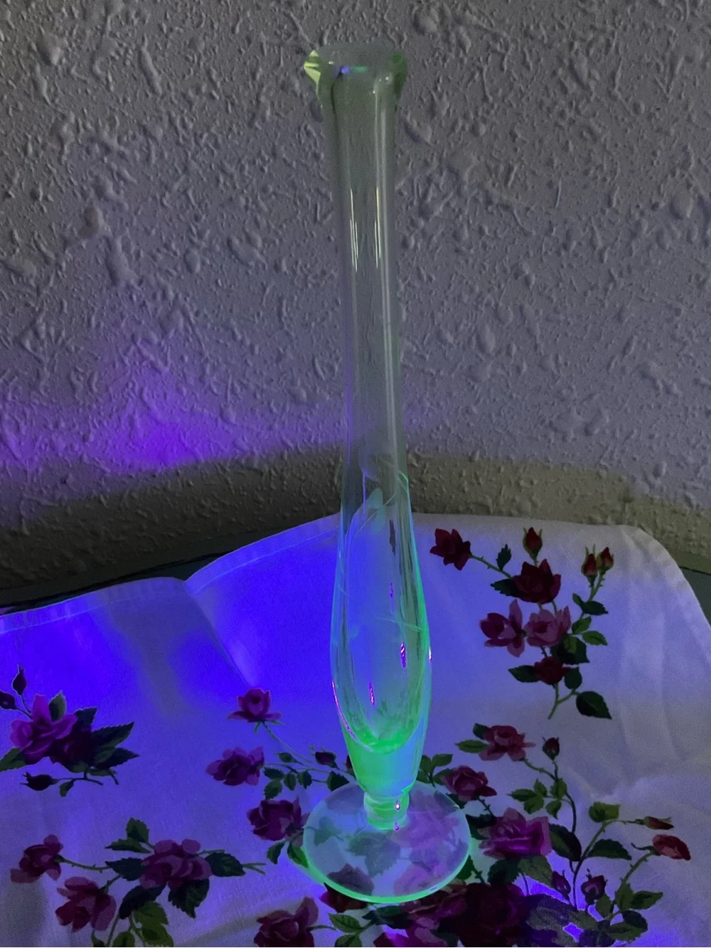 Vintage Uranium Glass Light Green Flower Bud Vase Depression Etched Glass - Picture 2 of 5